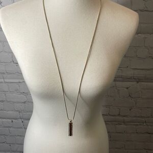 💠 White House Black Market Long Pendant Necklace